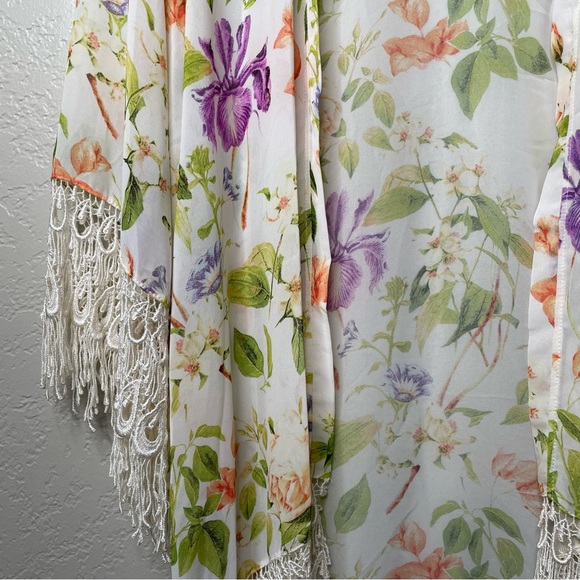 Show Me Your Mumu Metzler Kimono in Flower Press Floral Pattern Embroidered Trim - Picture 7 of 16